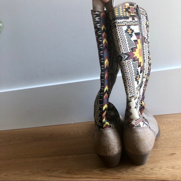 SALE ⬇️ COLOURED AZTEC PATTERN COWBOY BOOTS - 8 - Picture 2 of 8